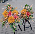 Tombstone decoration with red chrysanthemum and orange smile - composition + bouquet