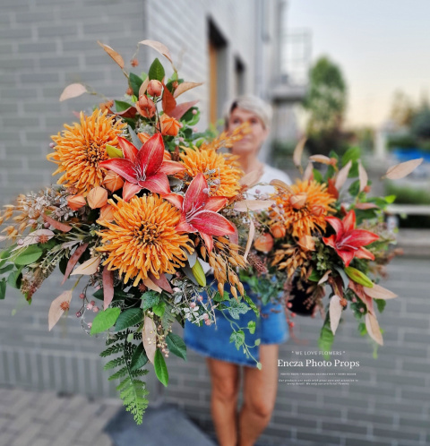 Décoration de pierre tombale avec chrysanthème rouge et sourire orange - Composition + bouquet