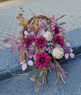 44 / 5 000 Décoration de pierre tombale dans un panier avec Bourgogne Dalia