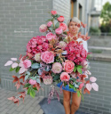 Tombstone decoration with raspberry hydrangea and peonia in apricot and pink