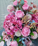 Tombstone decoration with raspberry hydrangea and peonia in apricot and pink