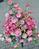 Décoration de pierre tombale avec l'hortensia de framboise et Peonia en abricot et rose