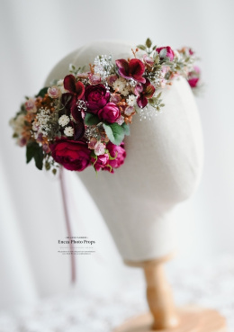 Asymmetrical wreath