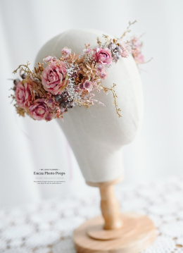 Asymmetrical wreath