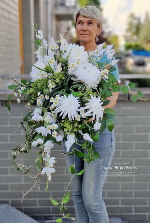 Tombstone decoration - White chrysanthemum Tombstone decoration - White chrysanthemum