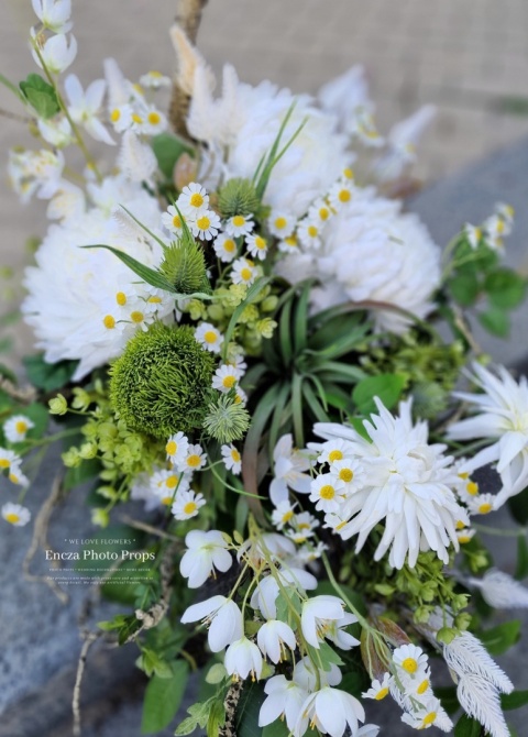 Tombstone decoration - White chrysanthemum Tombstone decoration - White chrysanthemum