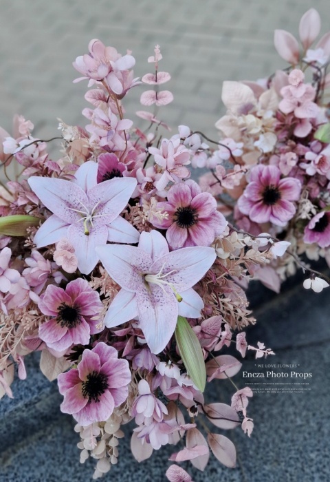 Tombstone decoration - LILIES - Composition + Bouquet Tombstone decoration - LILIES - Composition + Bouquet