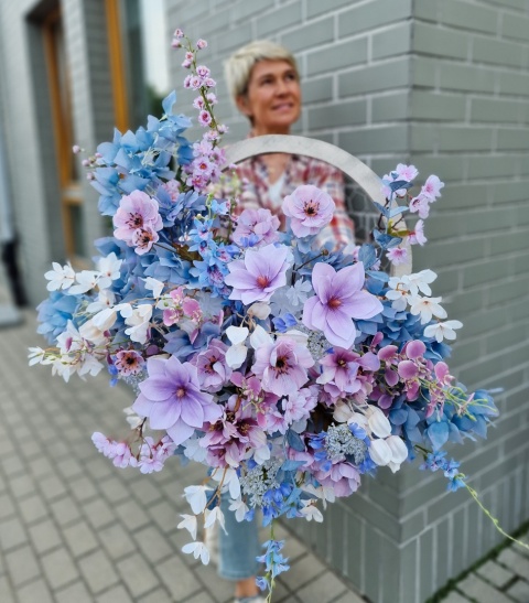 Dekoracja kwiatowa na ramie - 70 cm Dekoracja kwiatowa na ramie - 70 cm