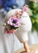 Couronne d'été avec des anémones
