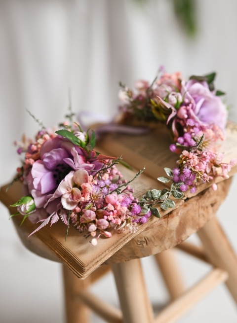 Couronne d'été avec des anémones