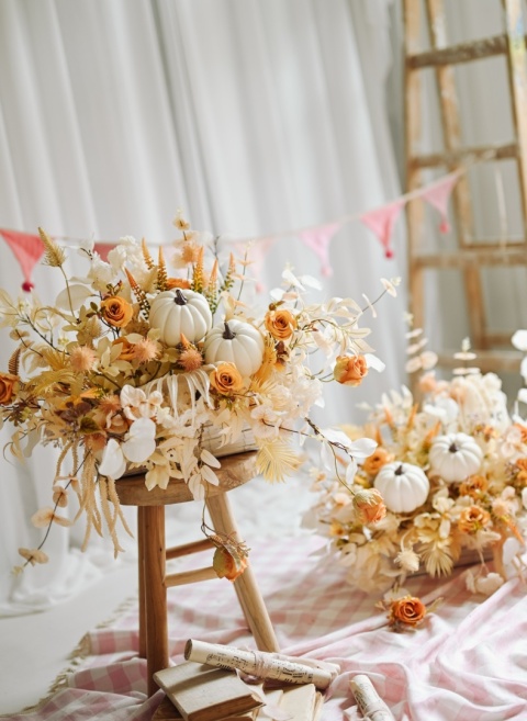 Bouquets d'automne avec des citrouilles