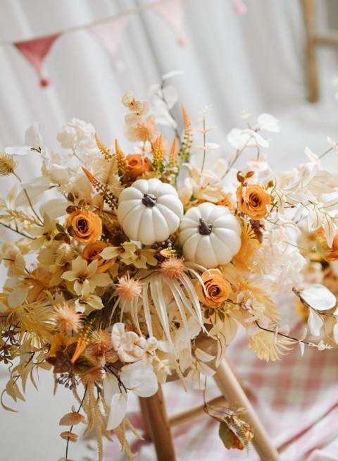 Bouquets d'automne avec des citrouilles
