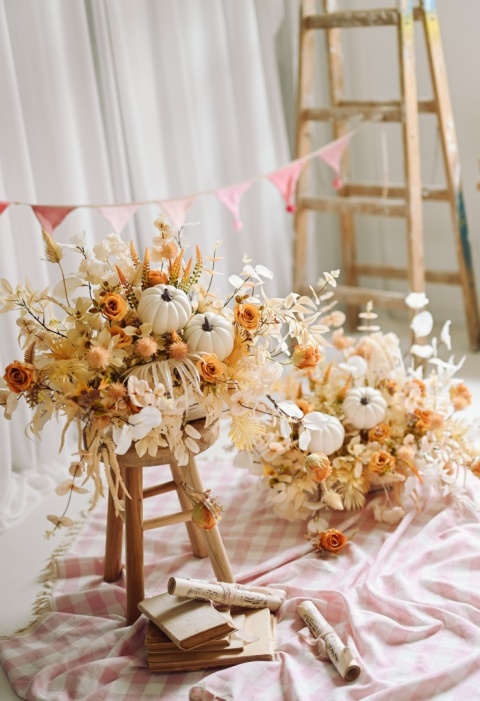 Bouquets d'automne avec des citrouilles