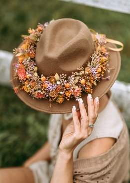 Set - Wreath + Hat